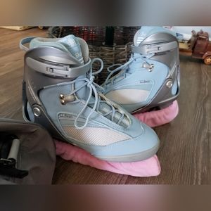 DESIGNER L.L BEAN WOMENS ICE SKATING SHOES SIZE 8 CARRY BAG INCLUDED